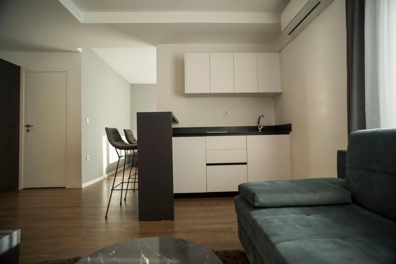 Lux Apartments Pristina Exteriör bild